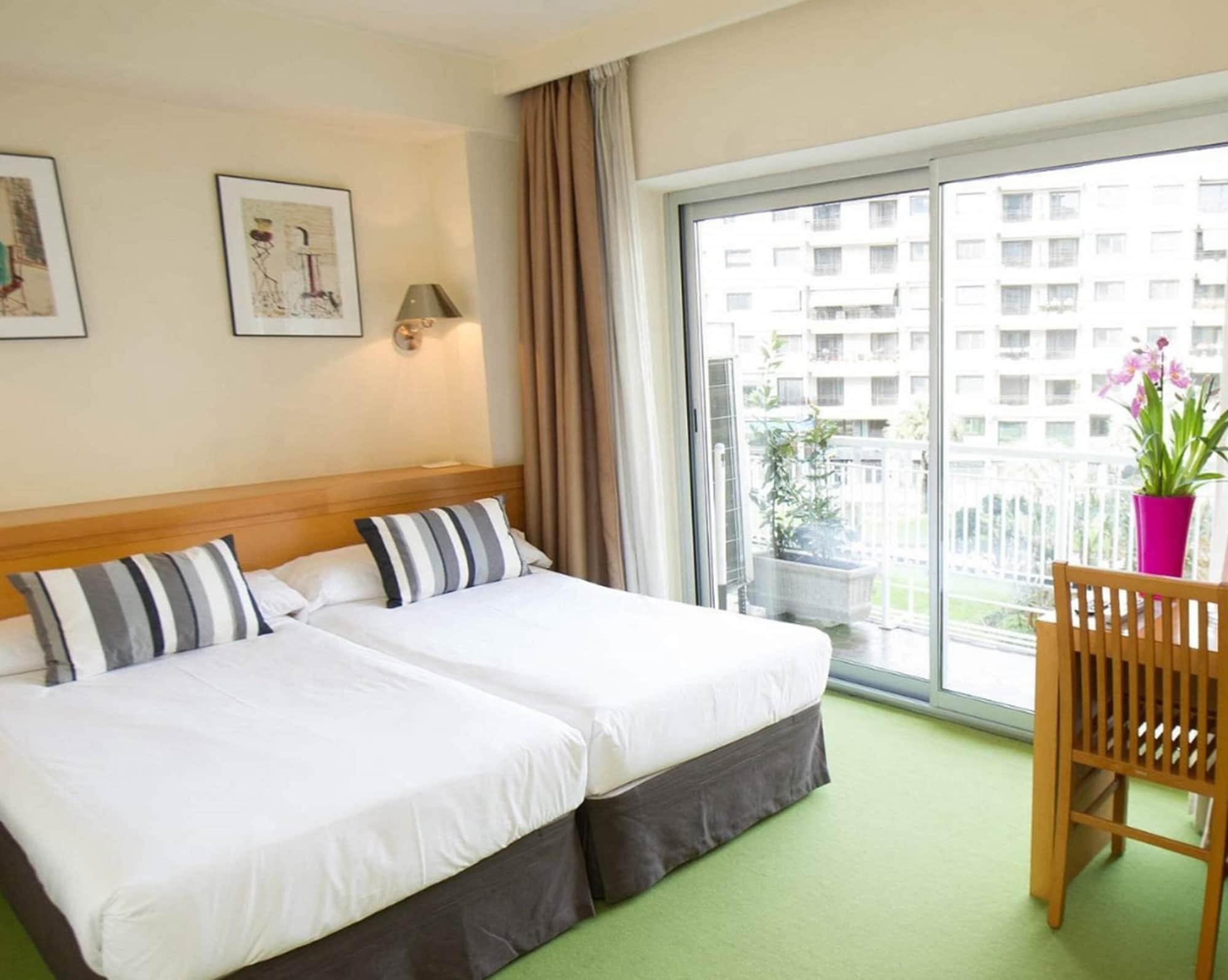 Hotel Zaragoza Plaza San Sebastian Exterior photo