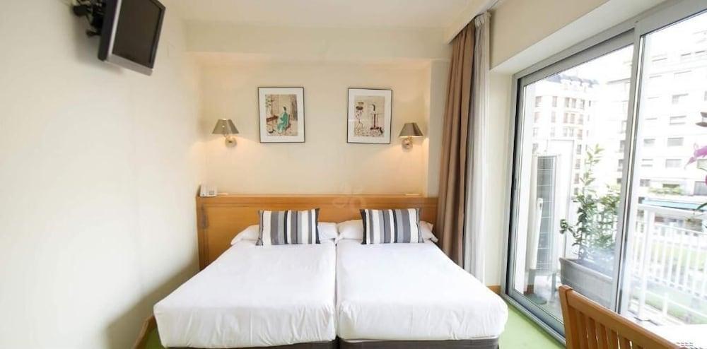 Hotel Zaragoza Plaza San Sebastian Exterior photo